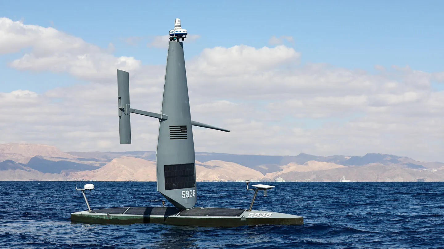 Морський дрон Saildrone Voyager