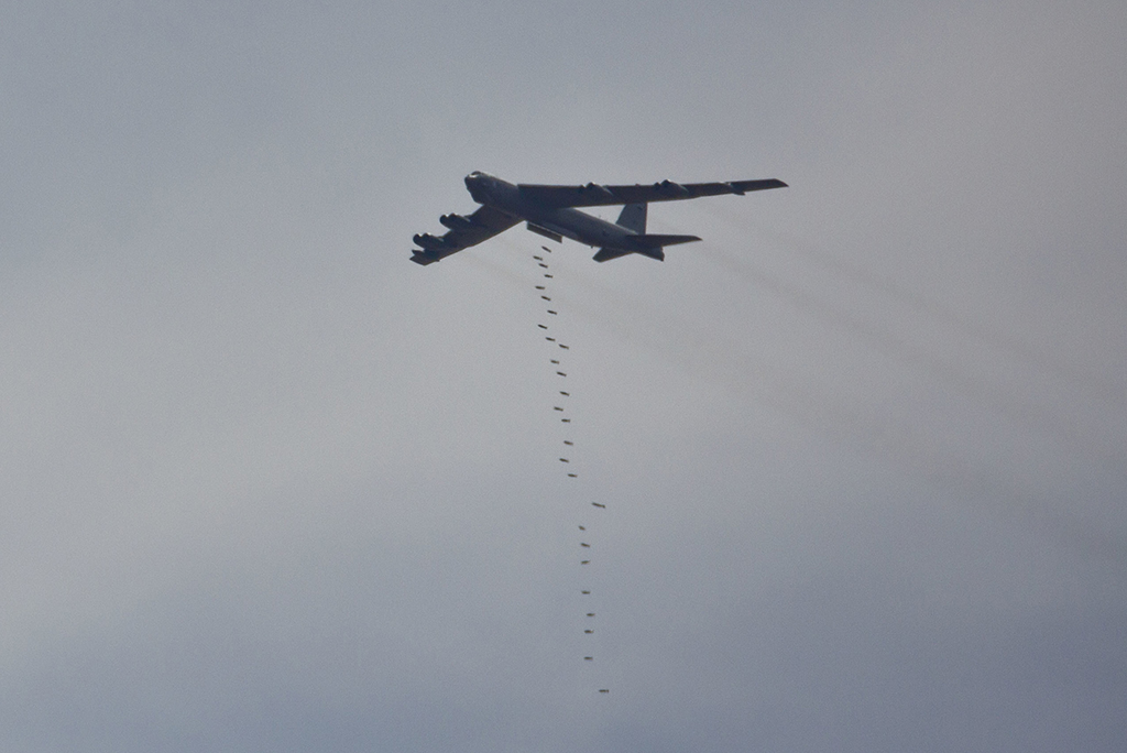 B-52H килимове бомбардування