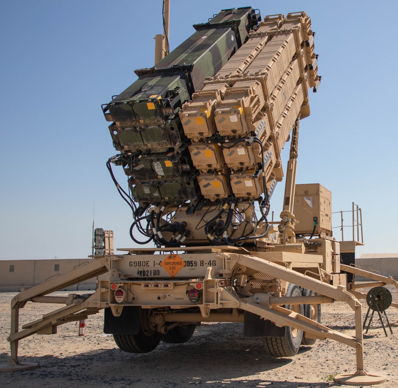 Пускова Patriot з ракетами CRI (старі, 8 одиниць) та MSE (нові, 6 одиниць)