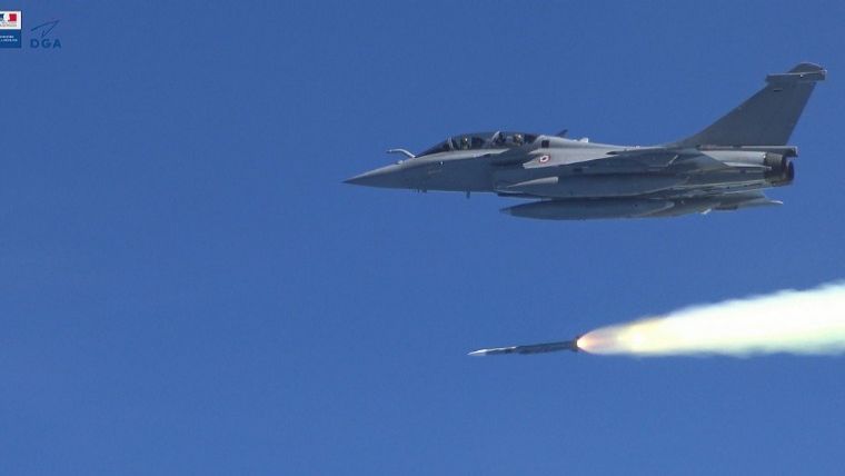 Запуск ракети Meteor з винищувача Rafale