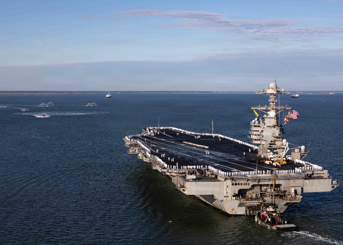 Атомний авіаносець USS Gerald R. Ford (CVN-78) прибуває у порт Норфолк після 326 днів розгортання. Фото - ВМС США