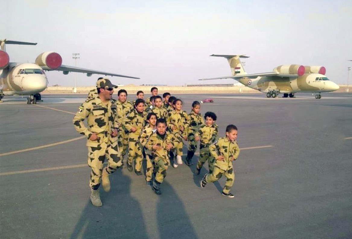 Десятки Ан-72/74 експлуатуються в інших країнах, як, наприклад, оці Ан-74Т-200А ВПС Єгипту