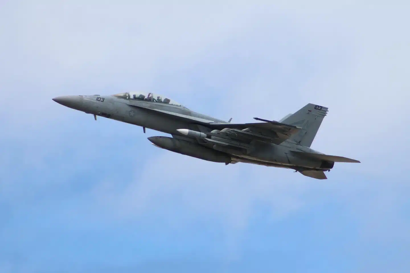 F/A-18F з AIM-174B