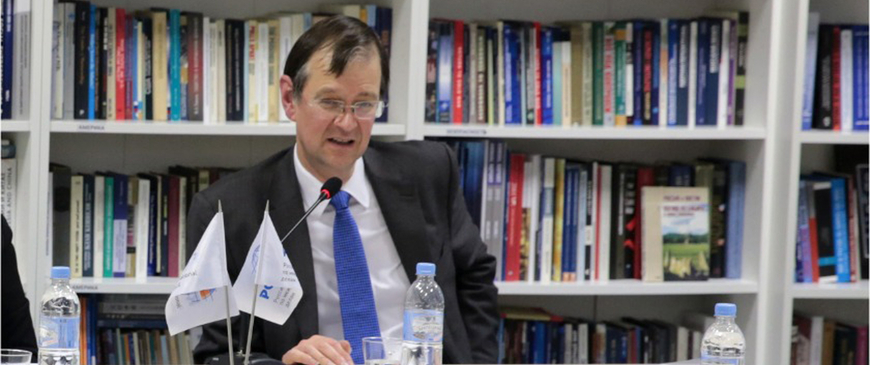 Ян Бонд, директор з питань зовнішньої політики в Центрі європейських реформ, експосол Великої Британії у Латвії.