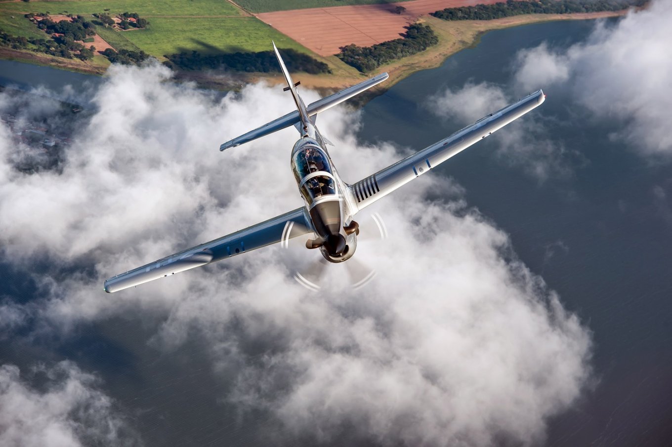 Для кого чотири Super Tucano стануть історичним посиленням, бо мають три старенькі TB 30 Epsilon бити терористів