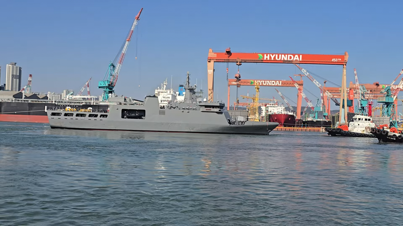 Патрульний корабель Rajah Sulayman під час відбуття з Південної Кореї