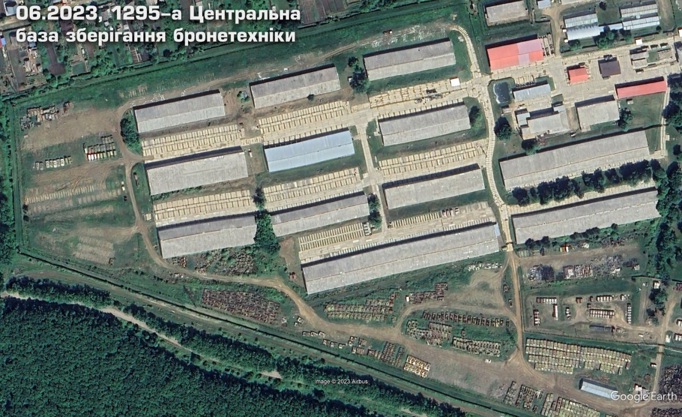 1295-а Центральна база зберігання бронетехніки армії РФ у червні 2023 року