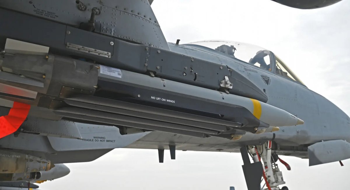 GBU-39 під крилом штурмовика A-10, ілюстративне фото від U.S. Air Force