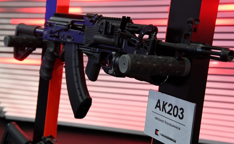 Перший автомат АК-203 без російських деталей вже зібрали у Індії, де також подбали і про патрони до нього