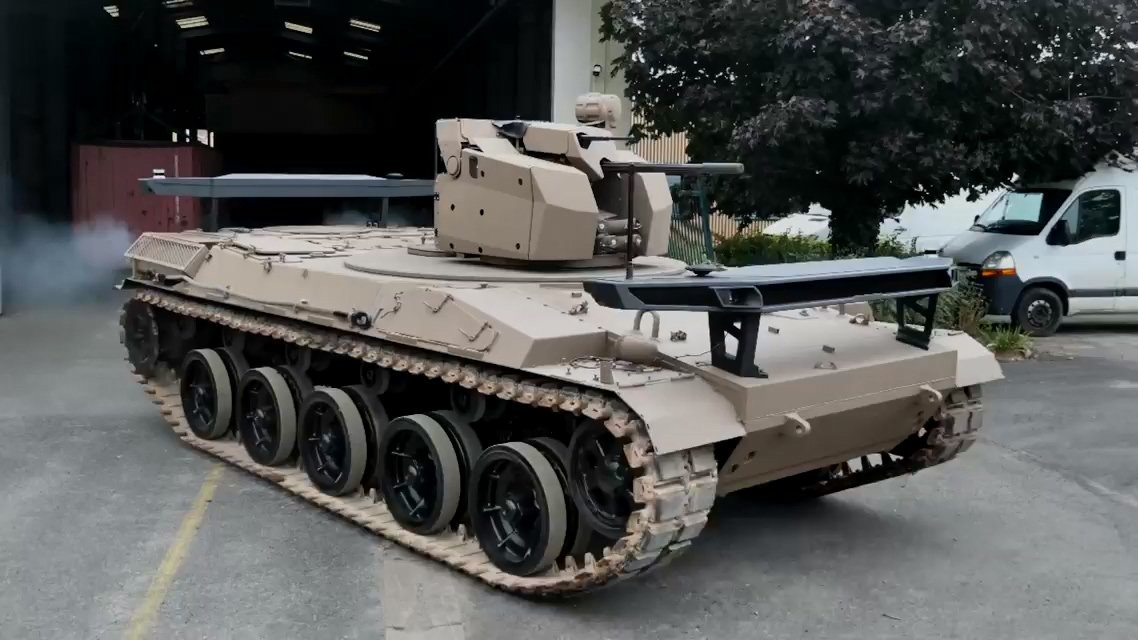 Важкий НРК Refurbot на шасі AMX-32. Фото - X/@ronkainen7k15