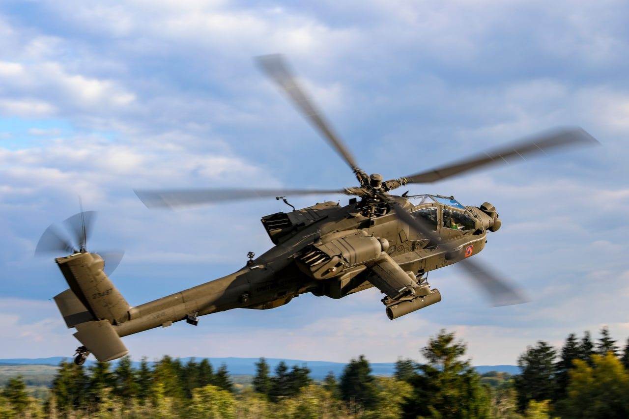 Ударний вертоліт AH-64E