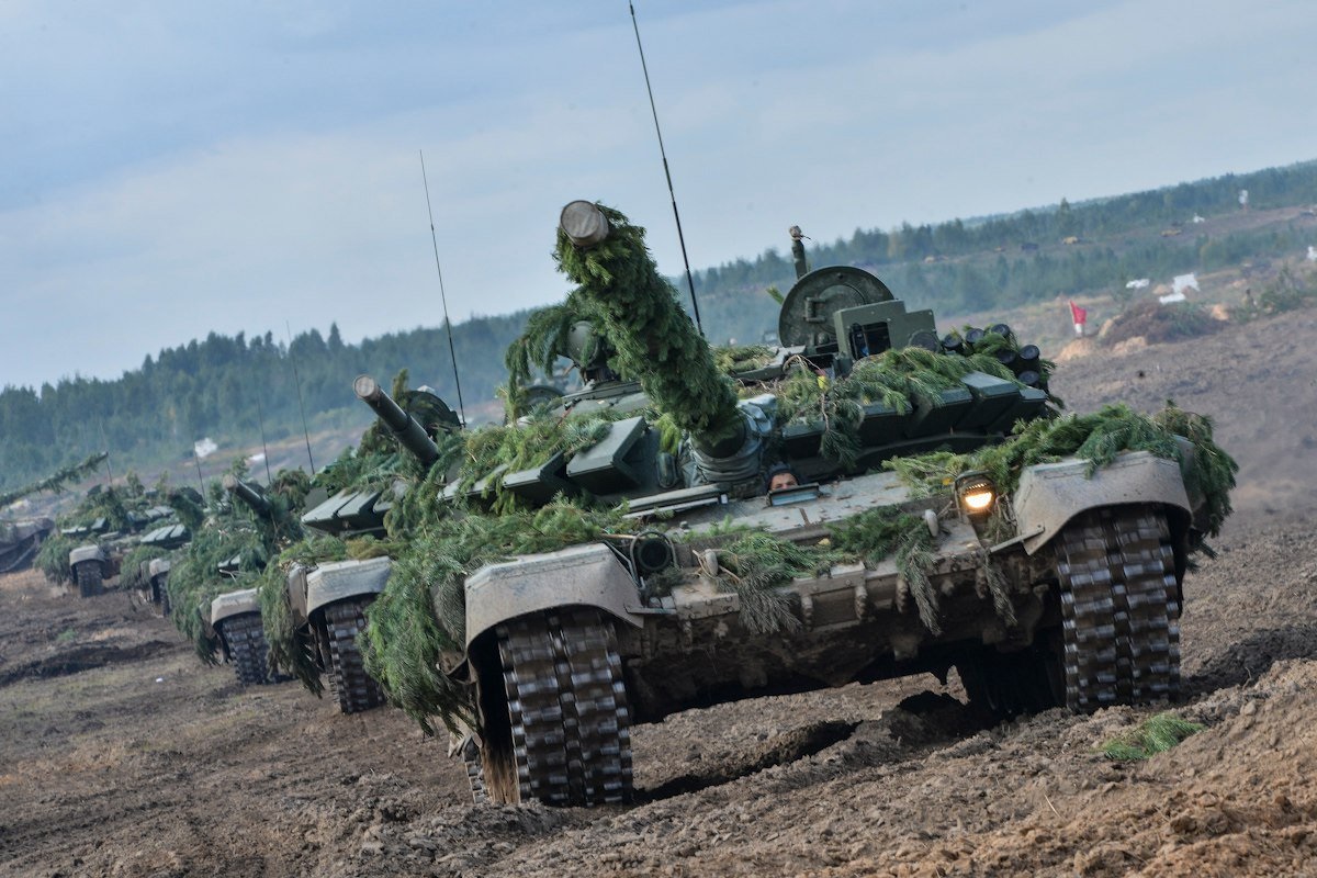 Росія розгорнула навколо України військове угруповання, до якого входять дві нові армії та армійський корпус