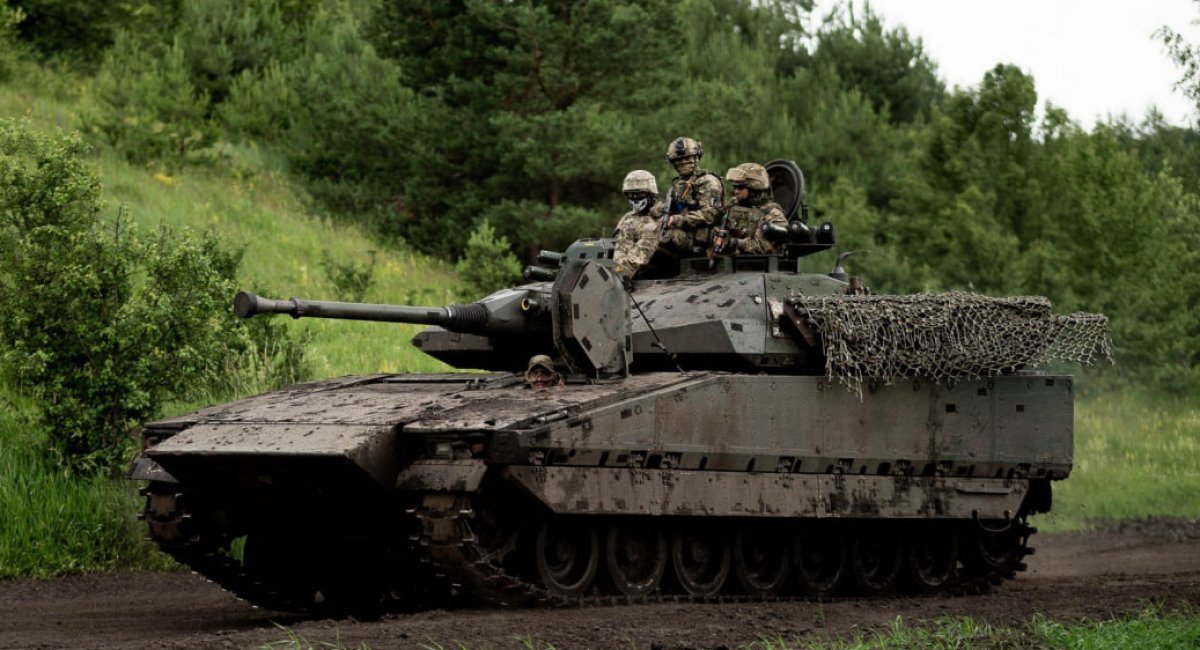 Як БМП CV90 б’є рашистів як ерзац-САУ, чому Чехія може відмовитися від САУ CAESAR та інші новини тижня