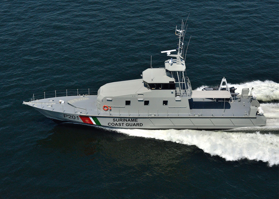 Патрульні катери проекту OCEA FPB 98 MKI для деяких країн взагалі не мали великокаліберного озброєння, як цей човен Берегової охорони Республіки Суринам P201