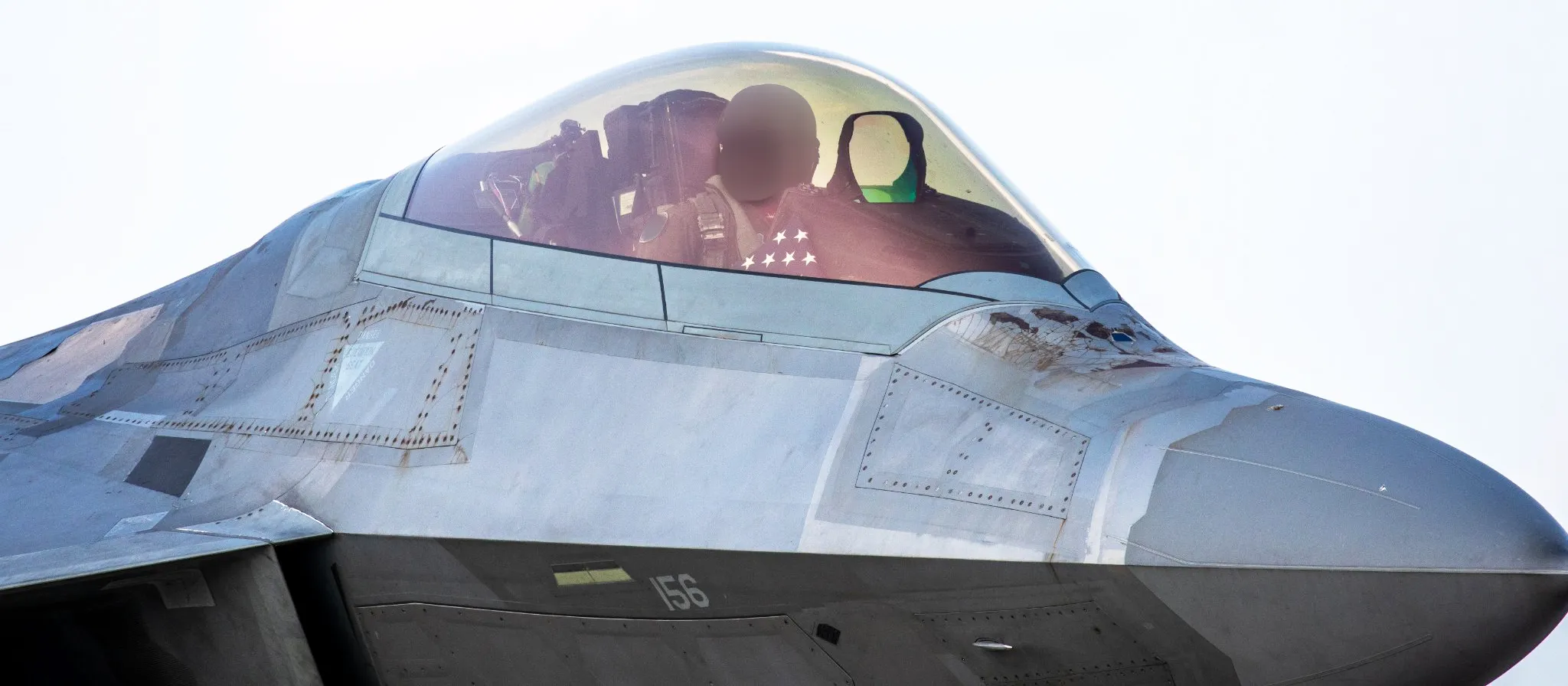 Винищувач F-22 з ознаками зносу спеціального стелс-покриття