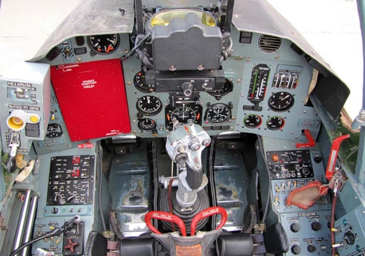 Загальний вигляд кабіни пілота штурмовика Су-25СМ3, Defense Express