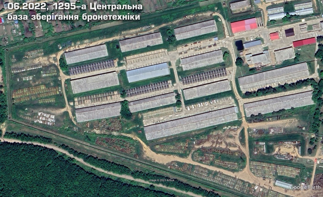 1295-а Центральна база зберігання бронетехніки армії РФ у червні 2022 року