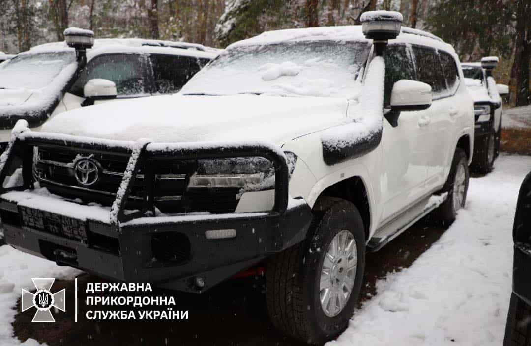 Броньовані позашляховики Toyota Land Cruiser 300 від Німеччини для українських прикордонників