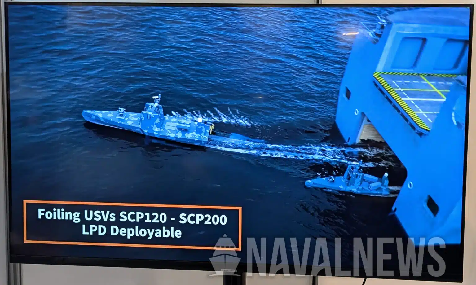 Морський дрон SCP120 та SCP200 виходять з десантного корабля класу Mistral