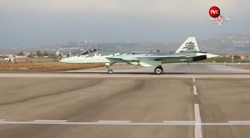 Літак Су-57 ВКС РФ під час перебування в Сирії, Defense Express