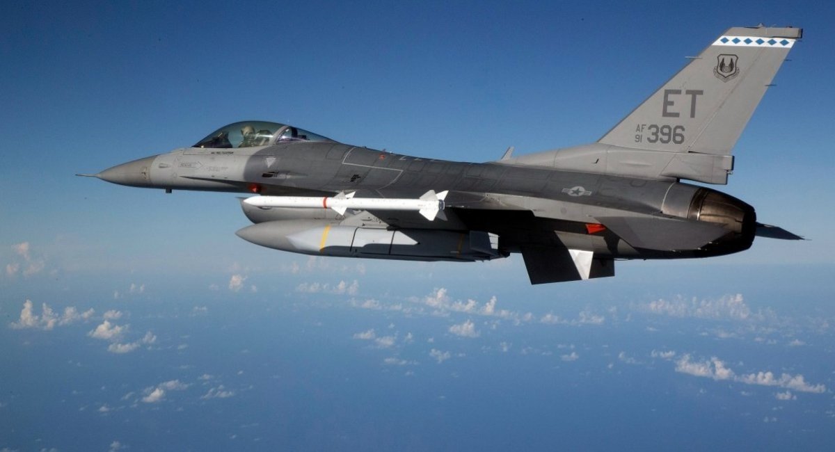 F-16 з JASSM-ER, ілюстративне фото, джерело - U.S. DoD