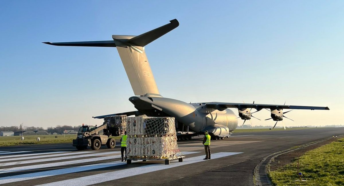 Люксембург готує до відправки своїм літаком А400М партію військової допомоги для України, березень 2022 року, фото з відкритих джерел