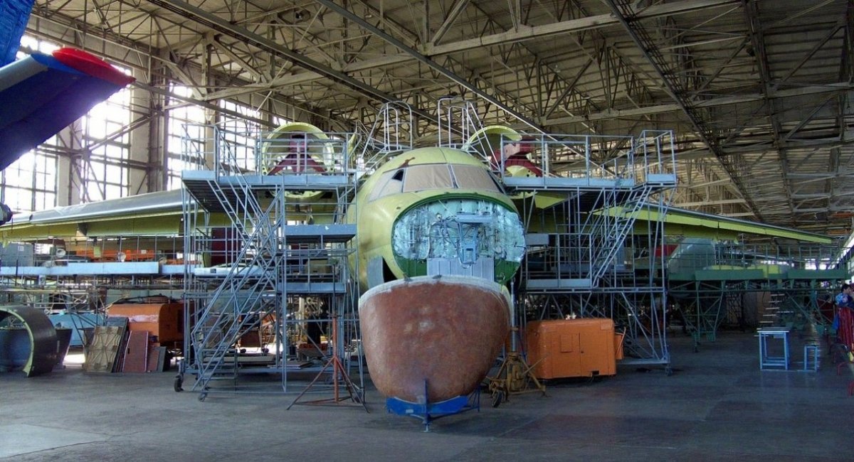 Харківський авіазавод спеціалізується на виробництві літаків Ан-74