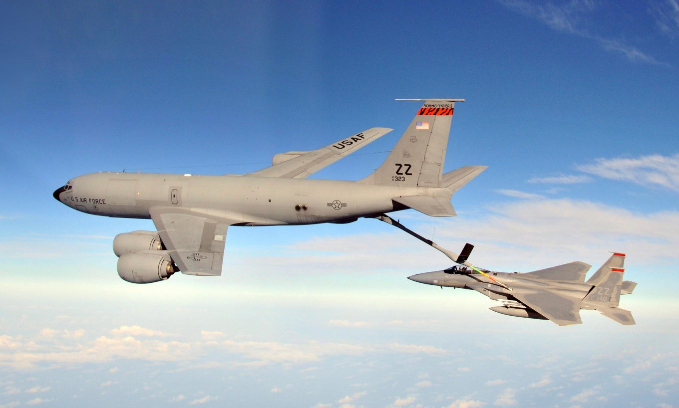 Танкери KC-135 США
