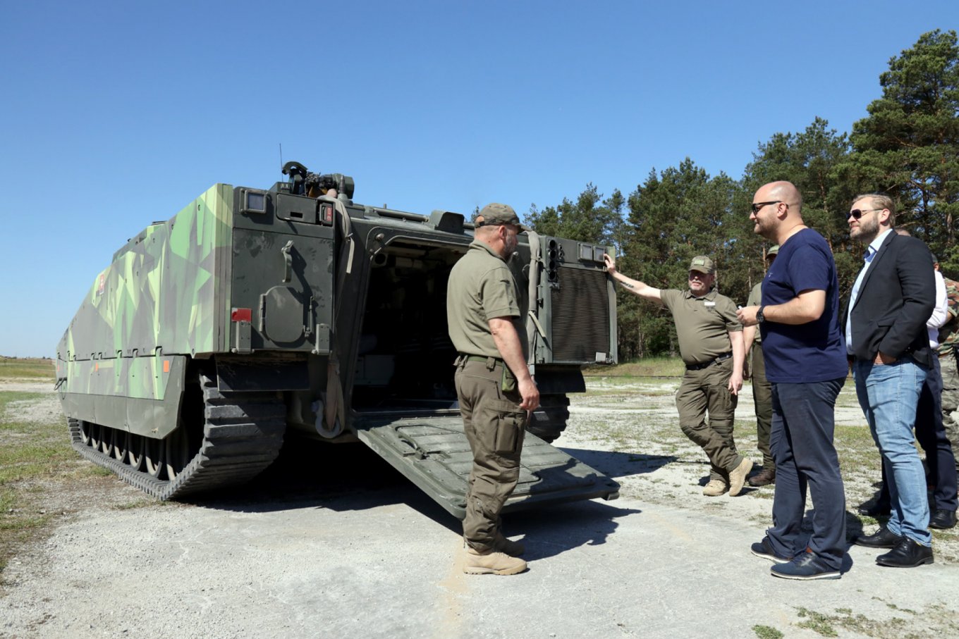 в Словаччині активно шукають нові бойові машини, Defense Express