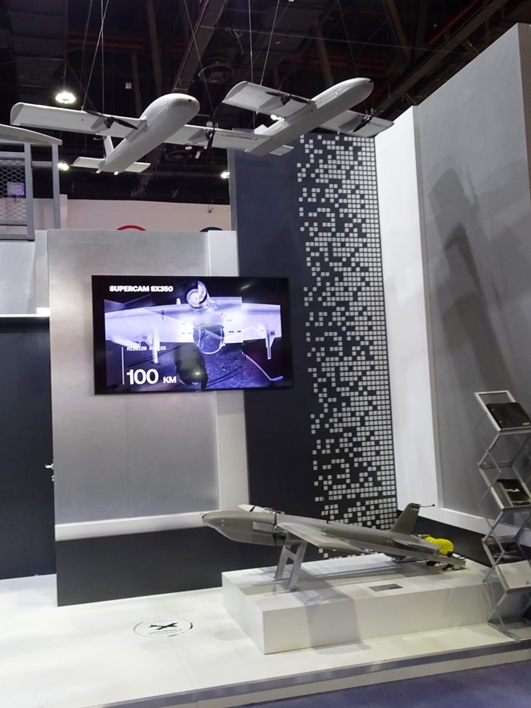 Всі три варіанти Lightning 2, Lightning P та Lightning R під час виставки. Фото - European Defence Review