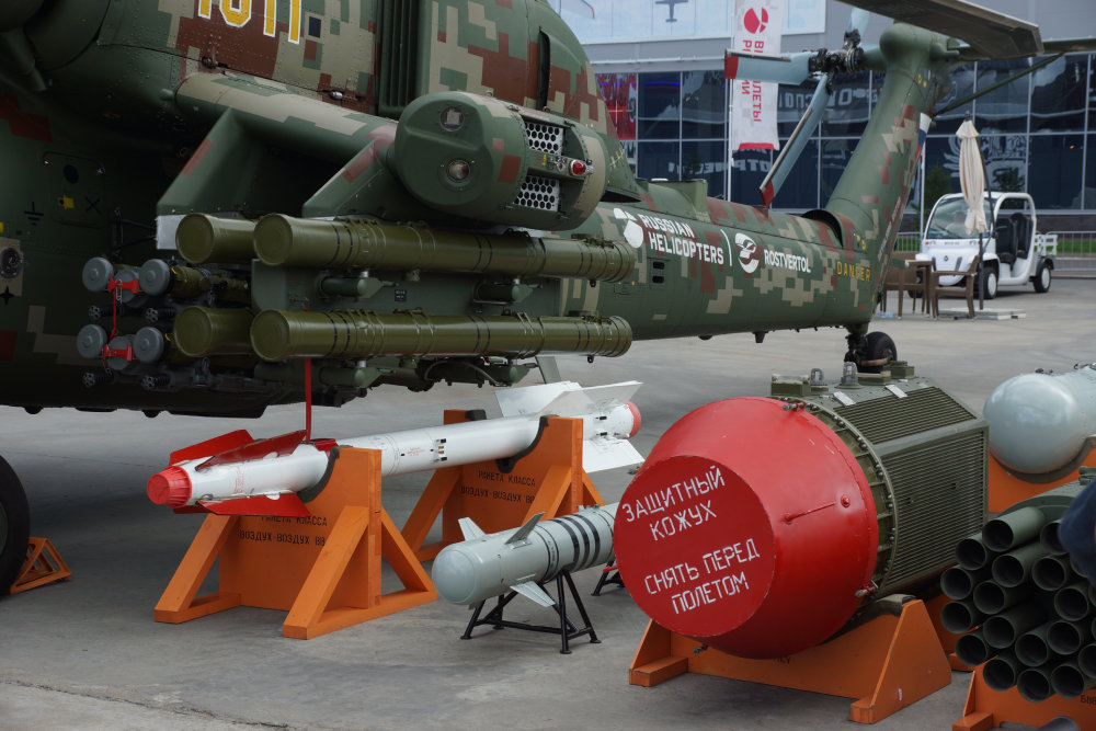 Модуль з червоним ковпаком - підвісна РЛС наведення для ракет 9М123М