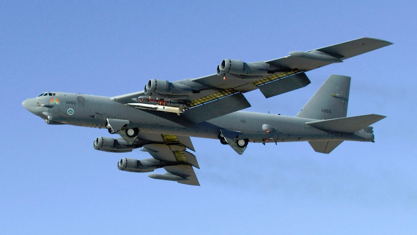 ПС США хочуть оснащити B-52 новими двигунами