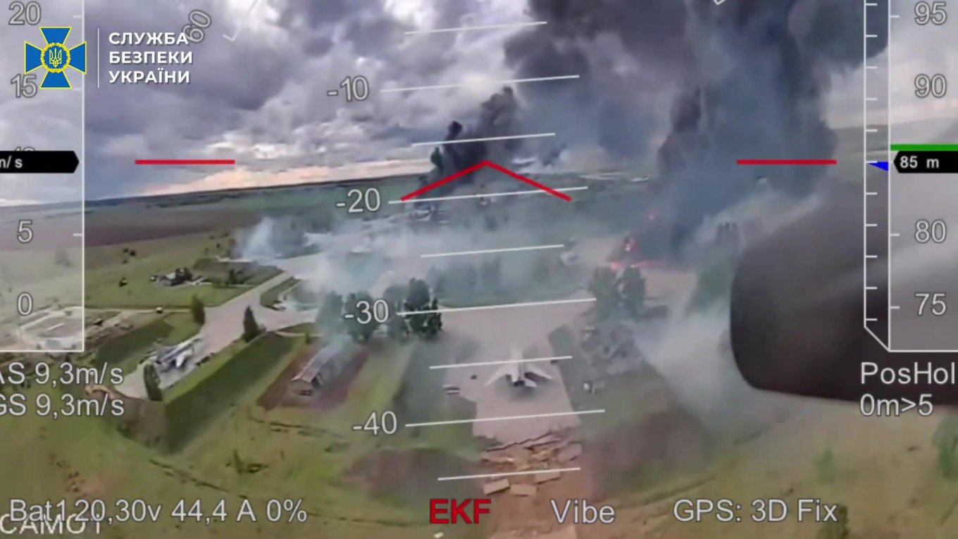 Атака FPV-дронами СБУ авіабази ВКС РФ