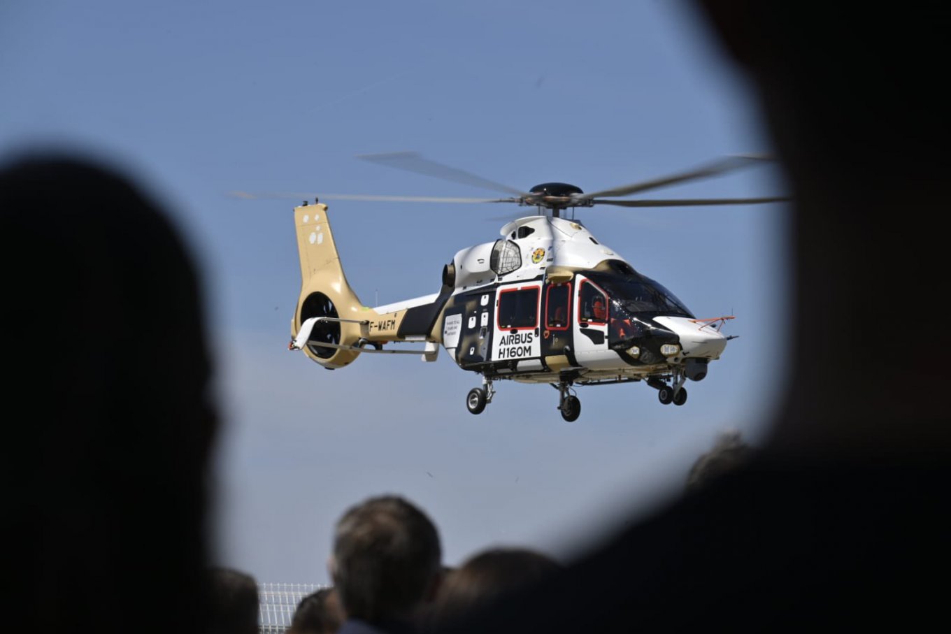 Перший політ вертольота H160M