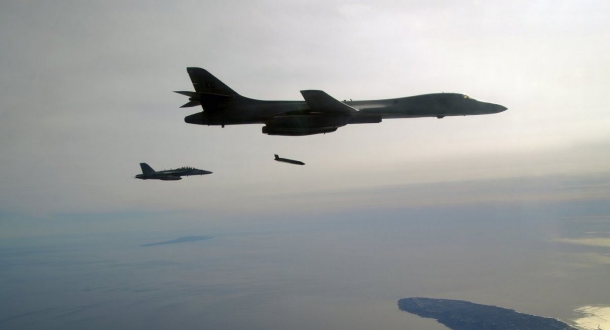 Запуск ракети AGM-158C LRASM з бомбардувальника B-1B Lancer