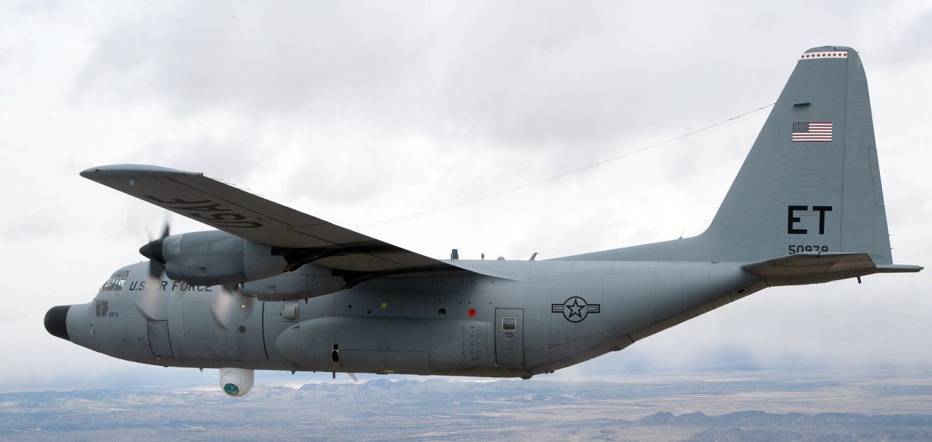 Літак C-130 з лазерним озброєнням