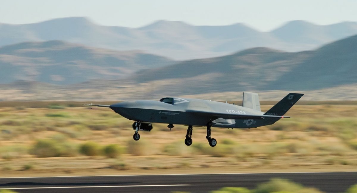 YFQ-42A під час перших льотних випробувань