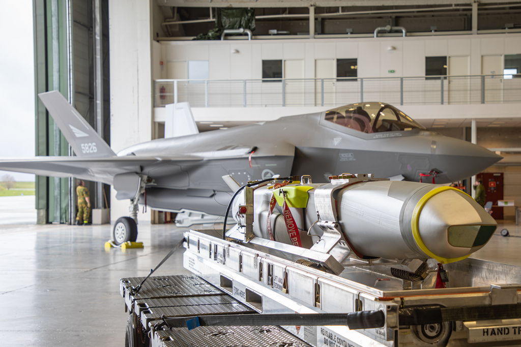 Винищувач F-35A та крилата ракета JSM