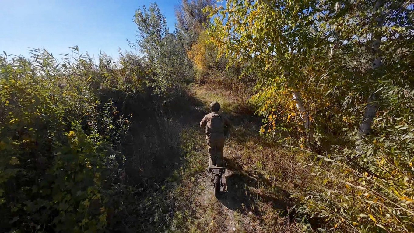 Безшумні та швидкі: Третя штурмова бригада випробовує нові тактичні електросамокати від Укрспецконсалтингу