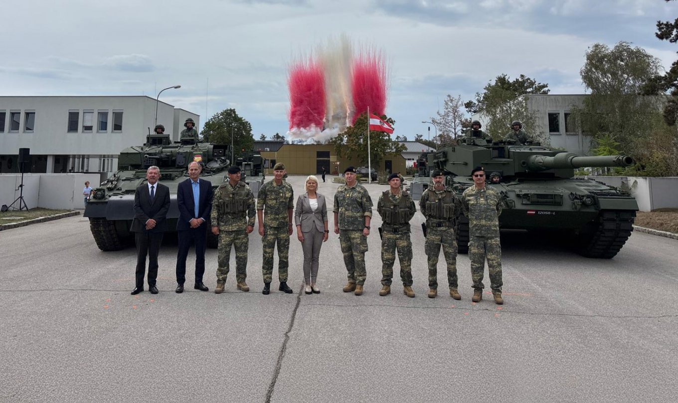 Прийняття перших Ulan NV та Leopard 2A4NV