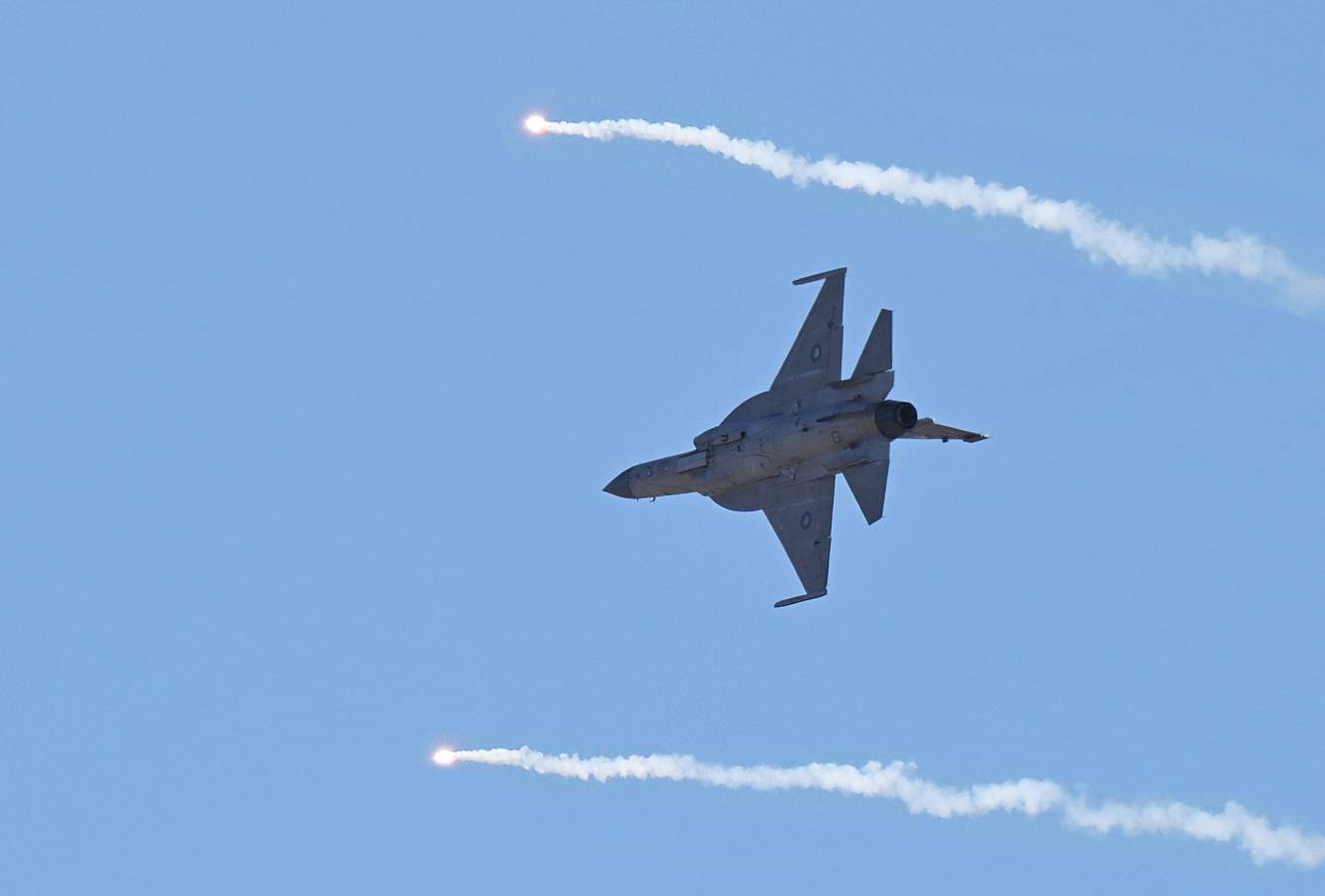 Схоже, що 16 JF-17 на заміну МіГ-29 з України Азербайджану виявилось мало, і там замовили 40