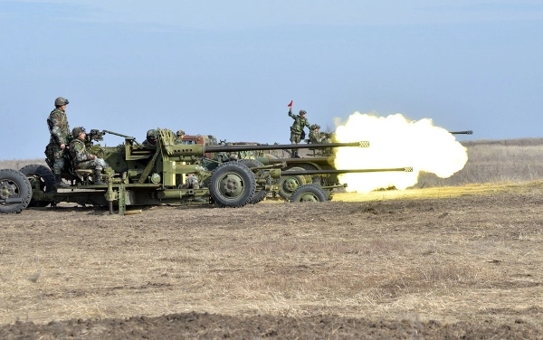 Молдавські військові відпрацьовують стрільбу із С-60, ілюстративне фото з відкритих джерел