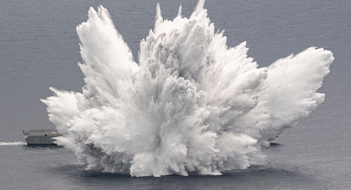 Вибух морської міни поблизу фрегата ВМС Франції Courbet. Фото - Marine nationale