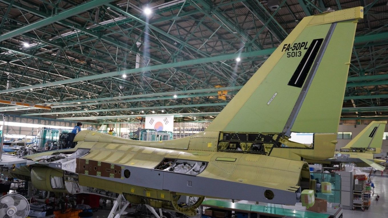 Процес будівництва FA-50PL для Польщі