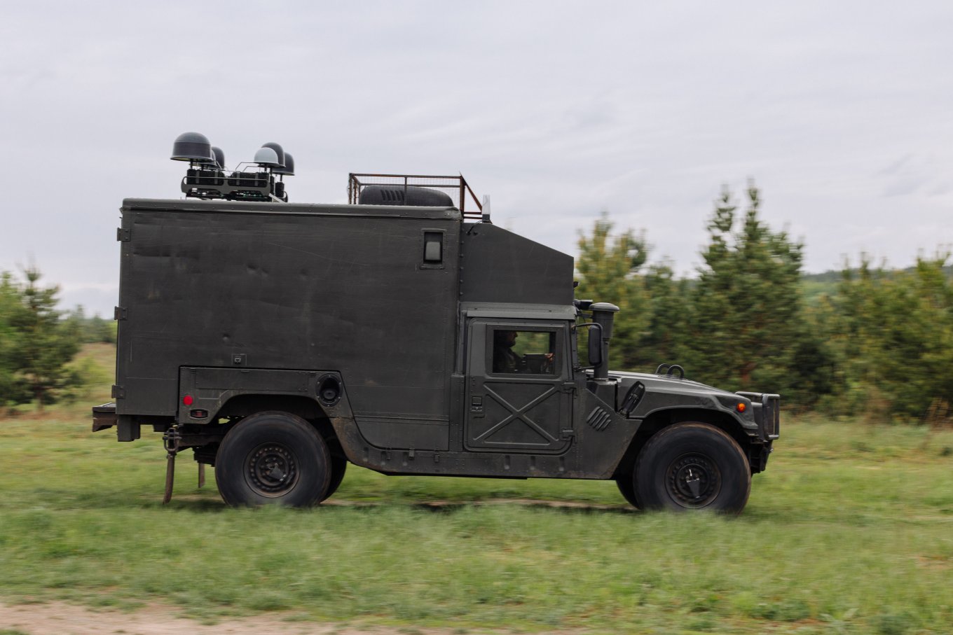 HMMWV із комплексом РЕБ 