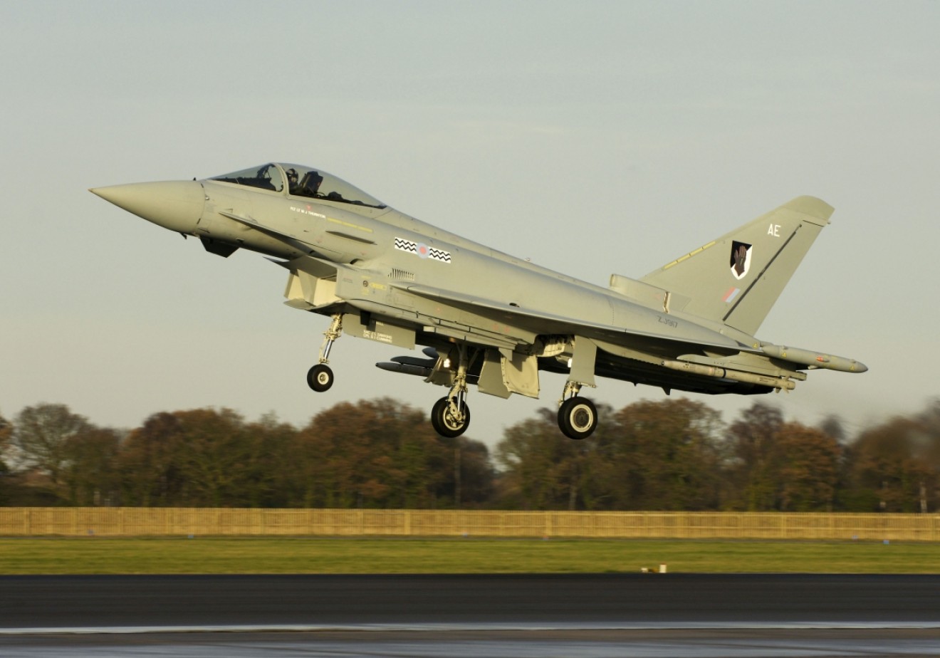 Eurofighter Typhoon Королівських ПС Великої Британії з ракетою Meteor
