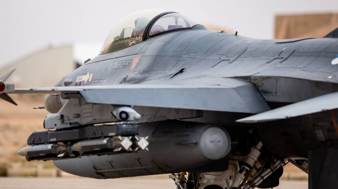 GBU-38 SDB-I під крилом нідерландського F-16 (фото: Koninklijke Luchtmacht)