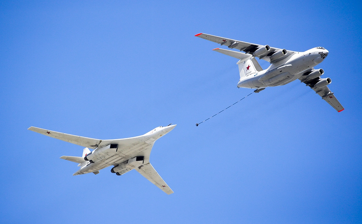 Рашисти відпрацьовують дозаправку Ту-160 у повітрі за допомогою Ил-78, ілюстративне фото довоєнних часів