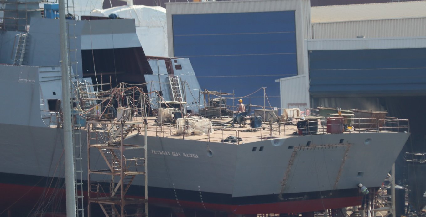 Корпус першого корвету "Гетьман Іван Мазепа" за проектом Ada для ВМС України в сухому доку верфі верфі RMK Marine в Стамбулі, вересень 2022 року, фото - TurDef