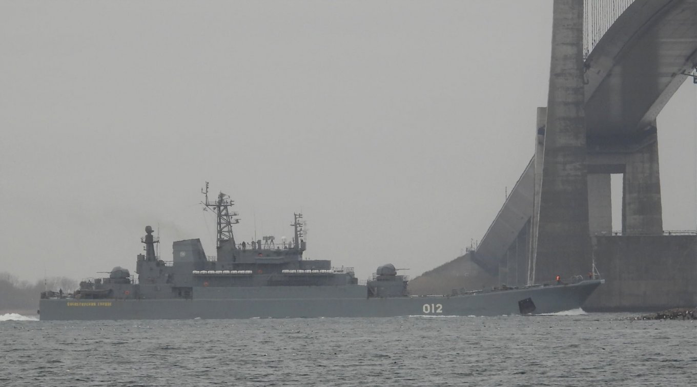 Десантний корабель Північного флоту РФ &quot;Оленегорский горняк&quot; в складі шести БДК покидає Балтійське море, фото з відкритих джерел